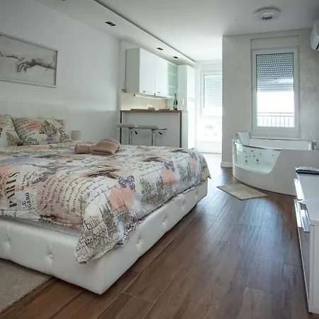 شقة Jacuzzi Lux *