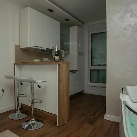 شقة Jacuzzi Lux سوبوتيتْسا