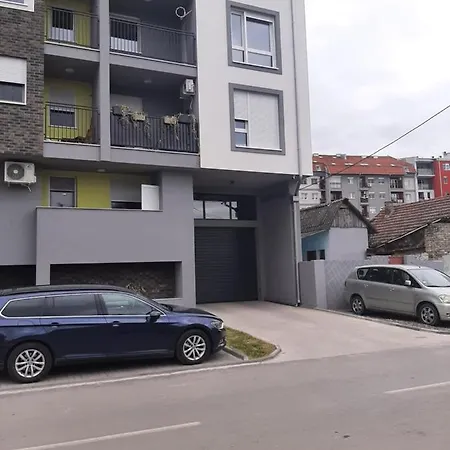 Jacuzzi Lux شقة *