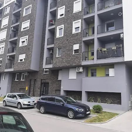 Jacuzzi Lux شقة سوبوتيتْسا