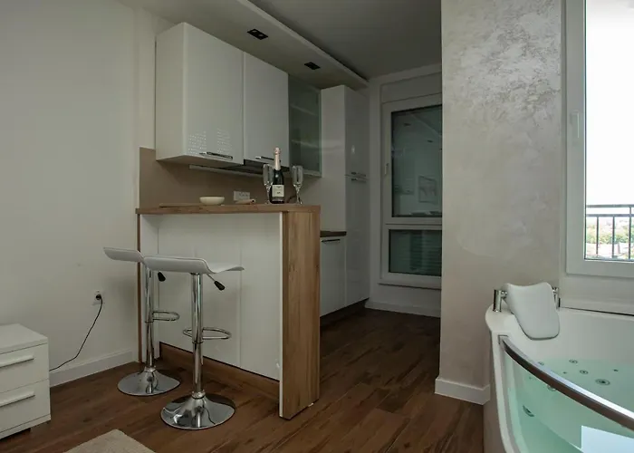 아파트 Jacuzzi Lux 수보티차